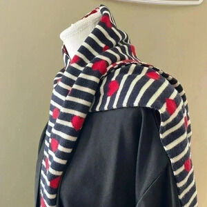 Double side Knit Scarf  with Blue/Red Heart Shape